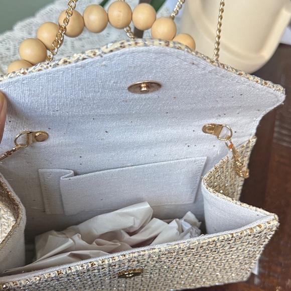 Elegant Beige Woven Handbag with Wooden Handle - Picture 7 of 10